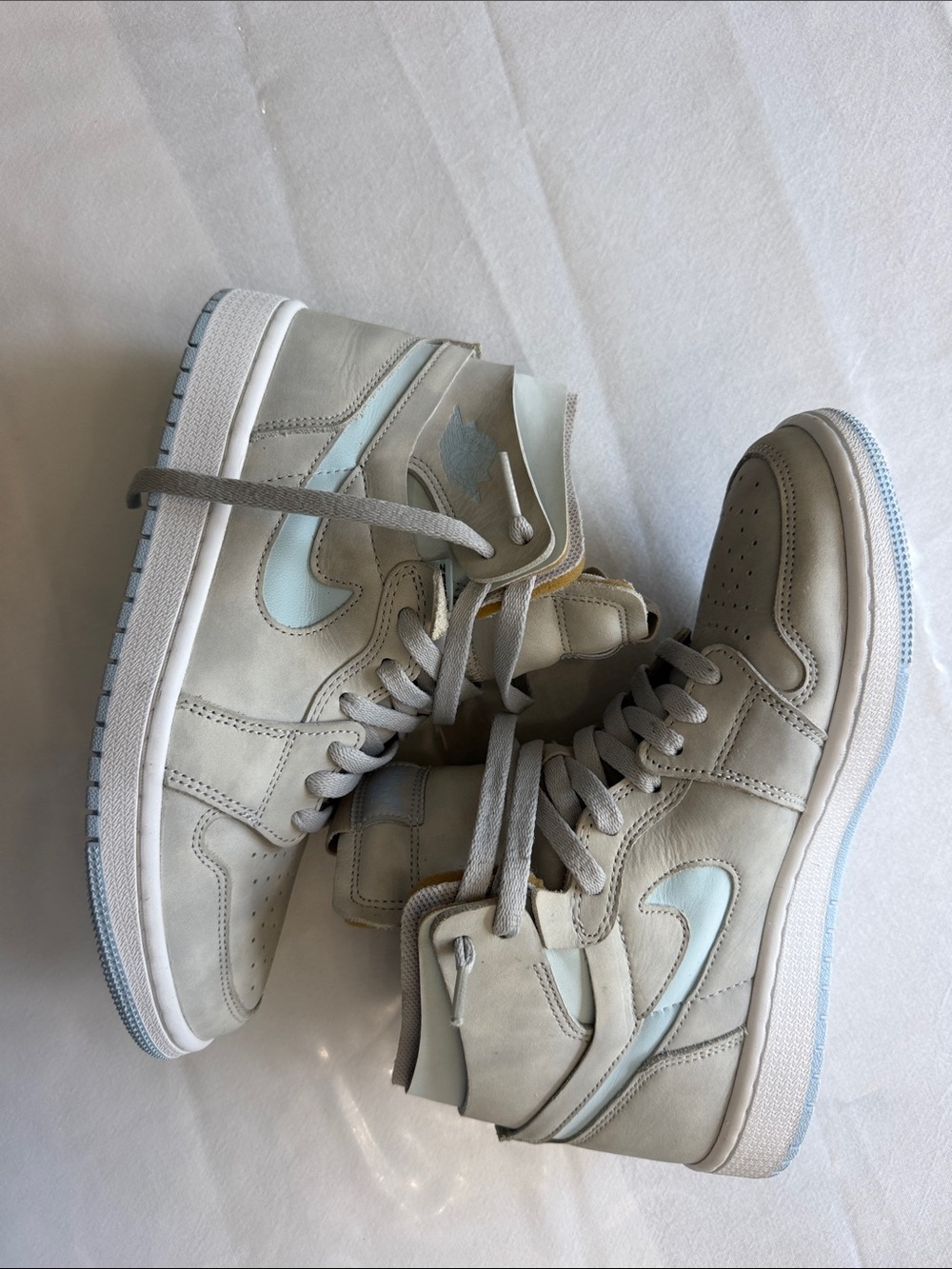 Nike  AIR JORDAN Women's High-Top Sneakers - Light Cream & Pale Blue